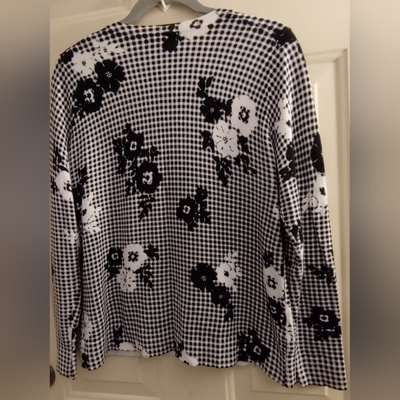 WOMAN'S BLACK AND WHITE FLORAL CARDIGAN - Picture 4 of 4